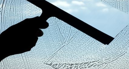 Top 5 Reasons You Should Hire Experts for Window Washing Services Thumbnail